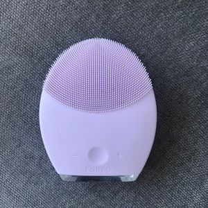 Foreo Luna in lavender/purple color